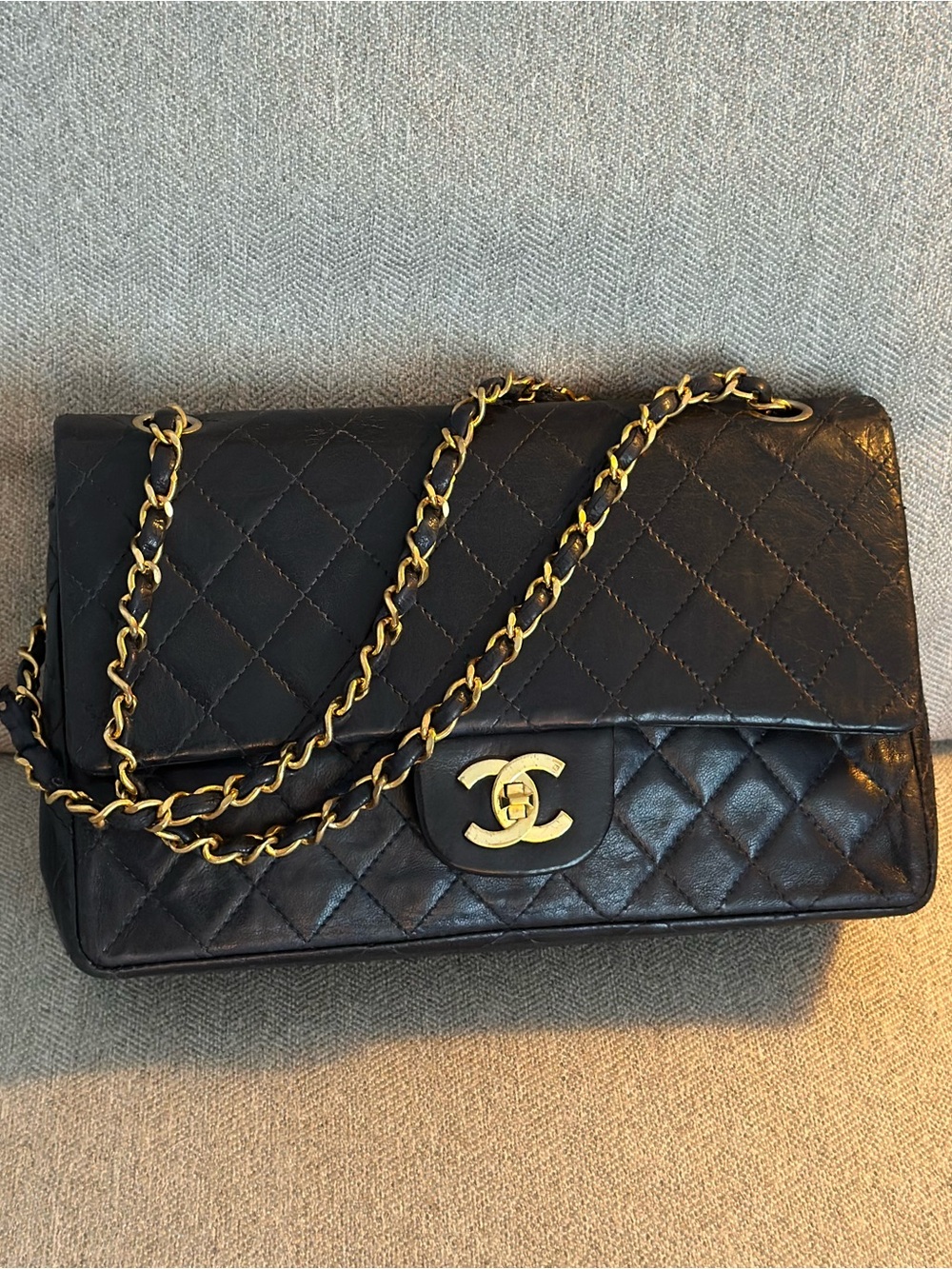 ✅ Authentic CHANEL Black Quilted Shoulder Bag with Gold Hardware